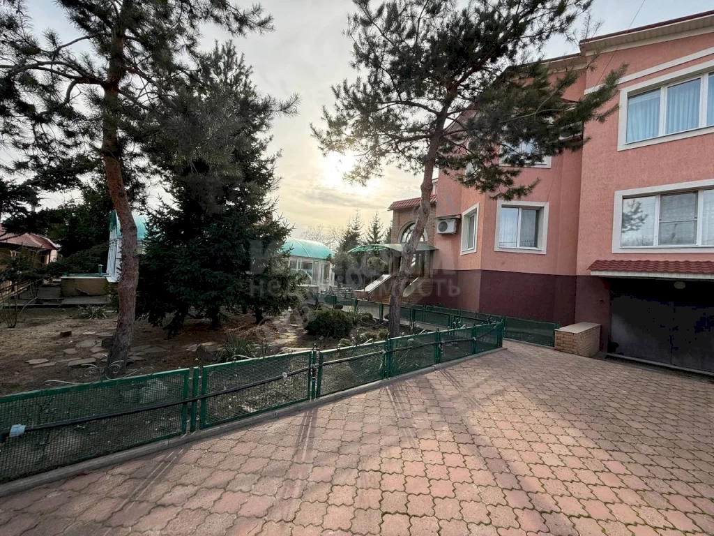 Продам 2-х этажный дом в городе Луганск Станица-Луганская