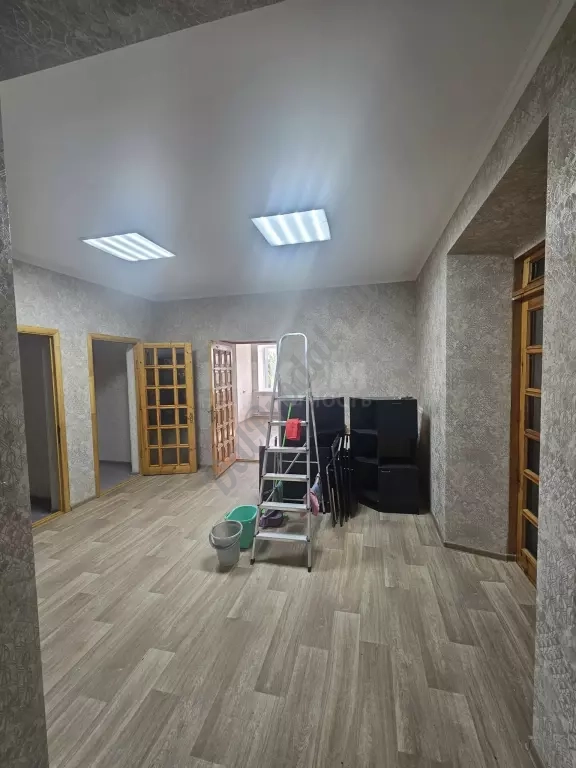 Продам Офисное Помещение 171.2 м2 в городе Луганск улица Ленина