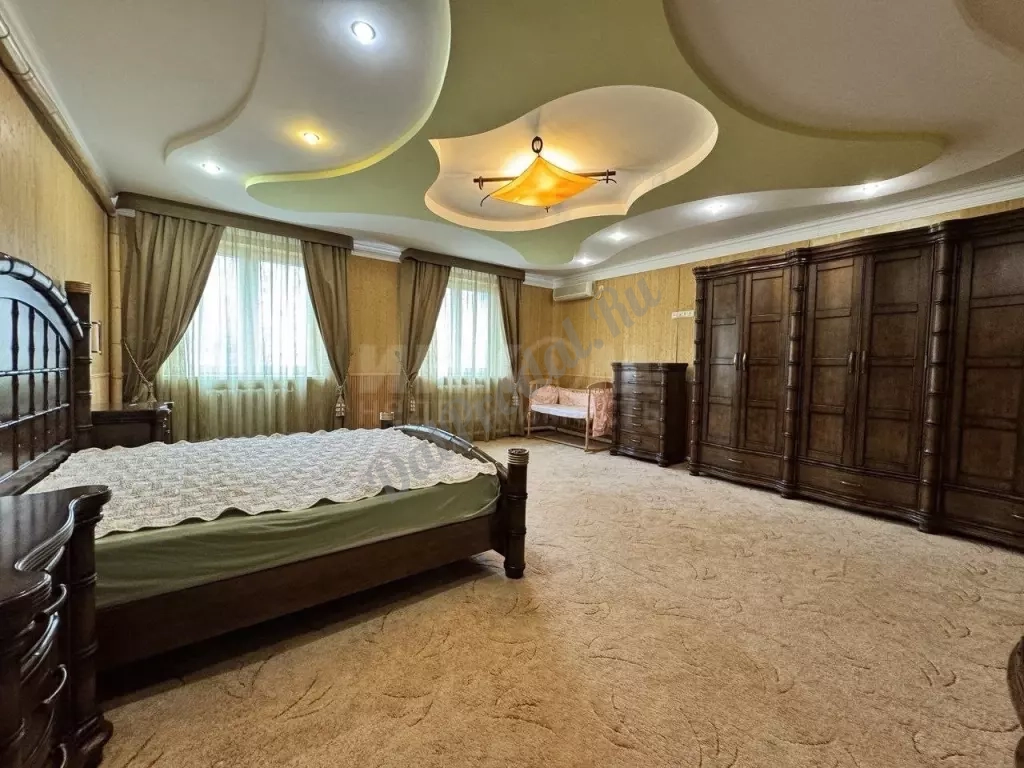 Продам дом рн Атрима, 418м2, 15 соток земли