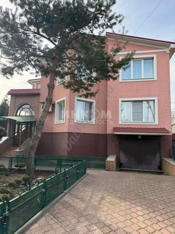 Продам 2-х этажный дом в Станице-Луганской, Макарово