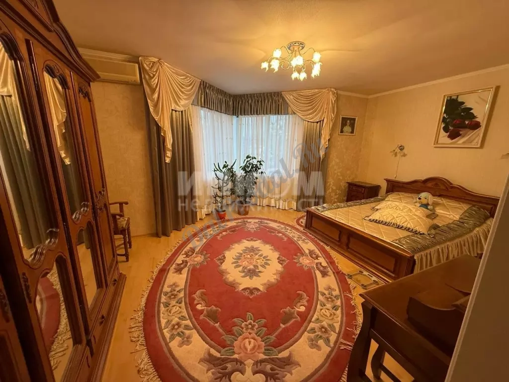 Продам 2-х этажный дом в Станице-Луганской, Макарово
