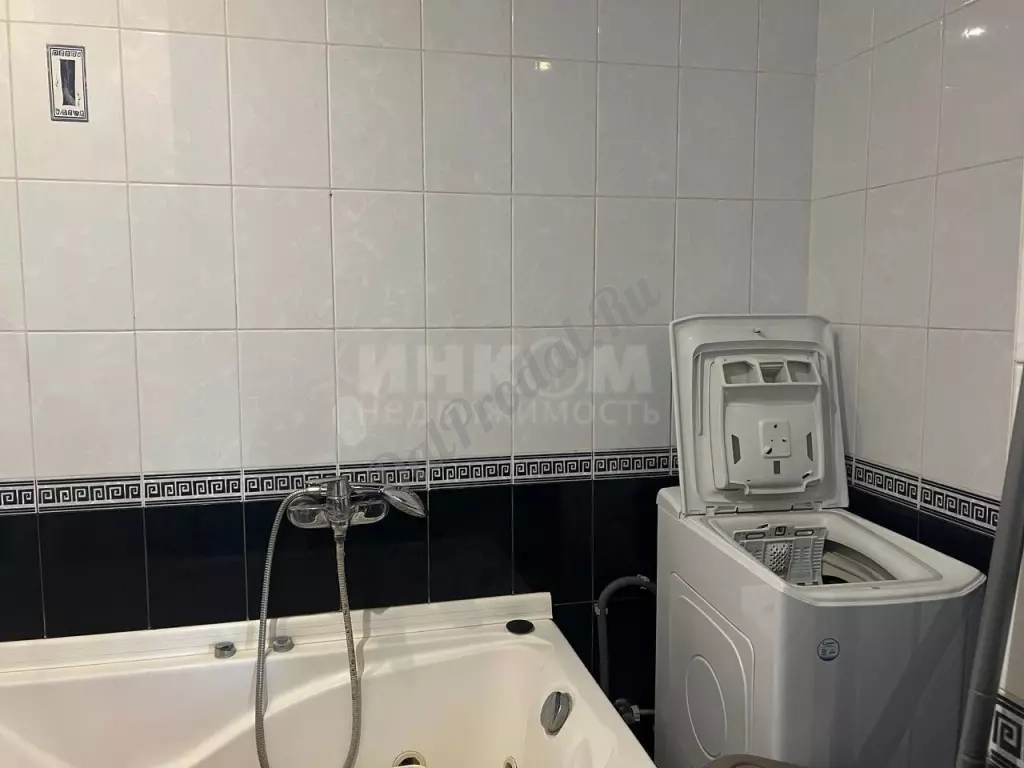 Продам 2-х комн квартиру в городе Луганск квартал Степной
