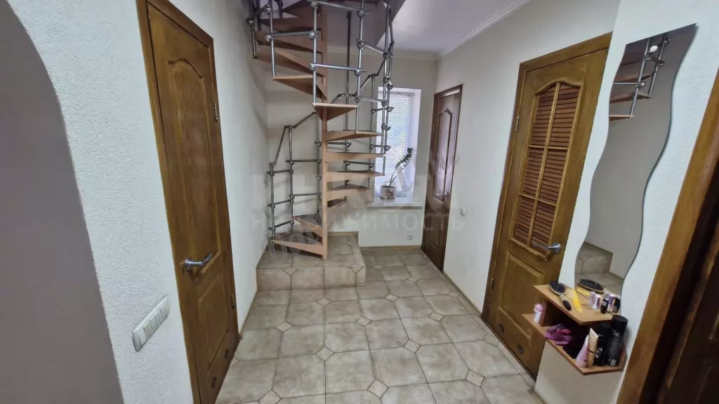 Продам 2-х этажный дом в городе Луганск