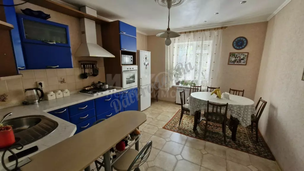 Продам 2-х этажный дом в городе Луганск