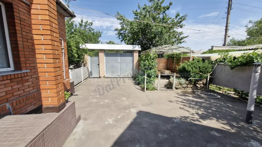 Продам 2-х этажный дом в городе Луганск