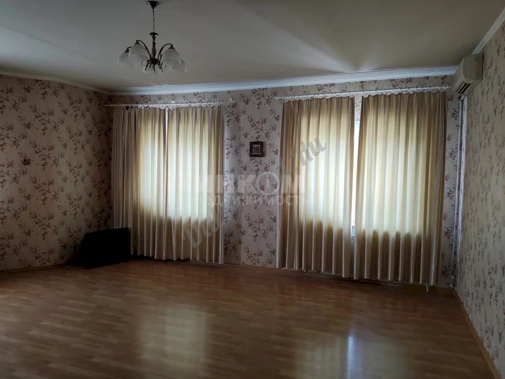 Продам дом 350 м2 в городе Луганск улица Смоленская