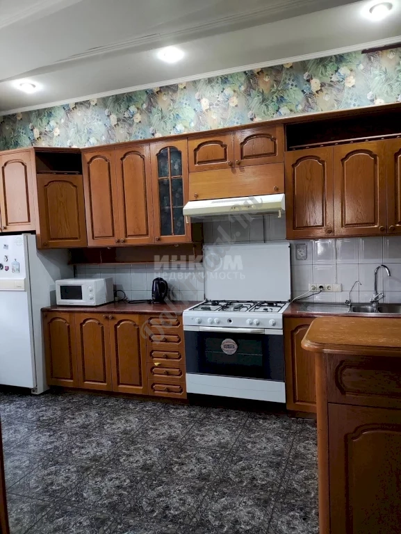 Продам дом 350 м2 в городе Луганск улица Смоленская