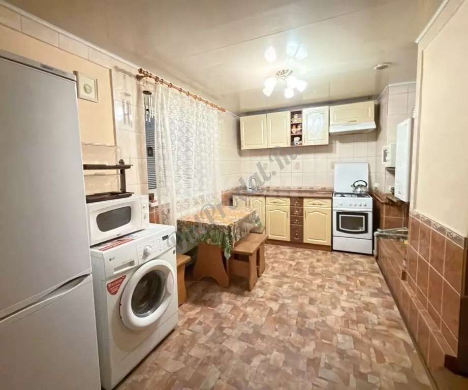 Продам 3к на земле в центре