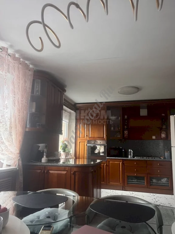 Продам квартиру 167 м2 в городе Луганск район Донбасса