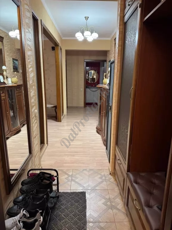 Продам 3-х комн квартиру в городе Луганск квартал Заречный